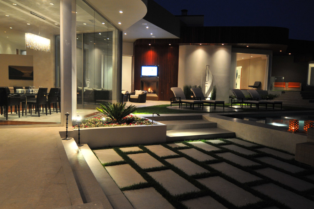 9305 Nightingale custom outdoor lighting